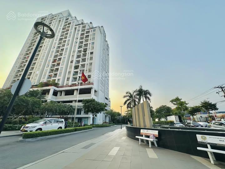 Cho thuê chung cư luxgarden quận 7  115m 3pn  giá thuê 12tr  ở liền