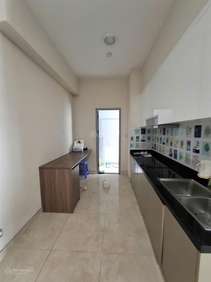 Cho thuê căn hộ luxgarden quận 7  nhà sẽ sơn mới lại  giá 10tr