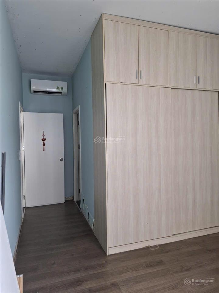 Cho thuê căn hộ luxgarden quận 7  nhà sẽ sơn mới lại  giá 10tr