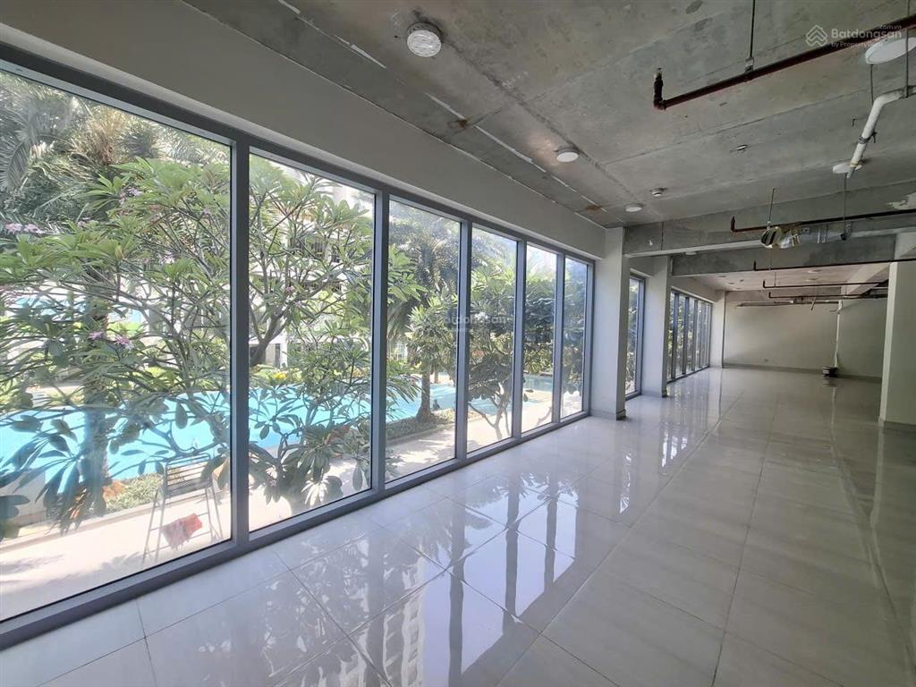 Cho thuê shophouse vừa ở, vừa kinh doanh, tại quận 7.