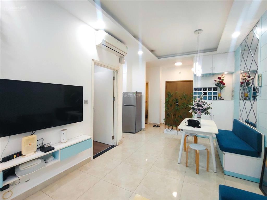 Cho thuê (giá 10tr  ở liền) tầng cao có sân vườn  luxgarden quận 7