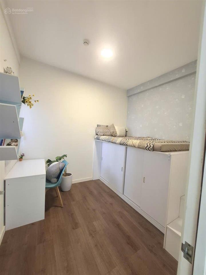 Cho thuê (giá 10tr  ở liền) tầng cao có sân vườn  luxgarden quận 7