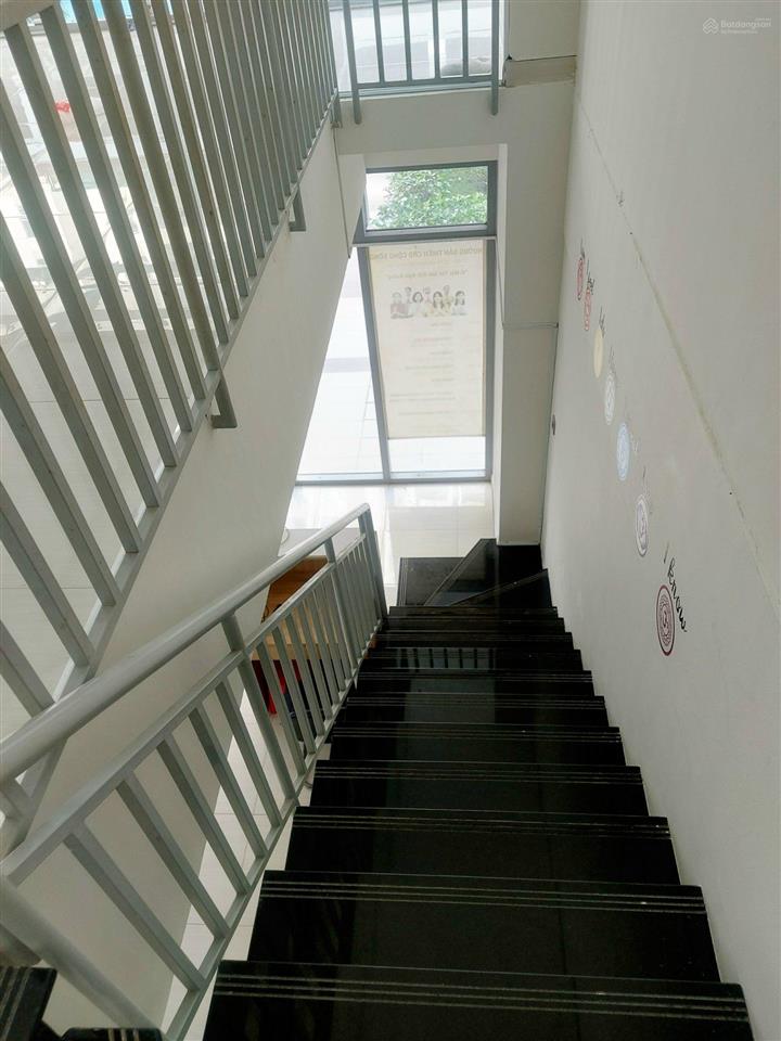 Cho thuê shophouse luxgarden quận 7  120m 1 trệt 1 lầu, 13tr/tháng.