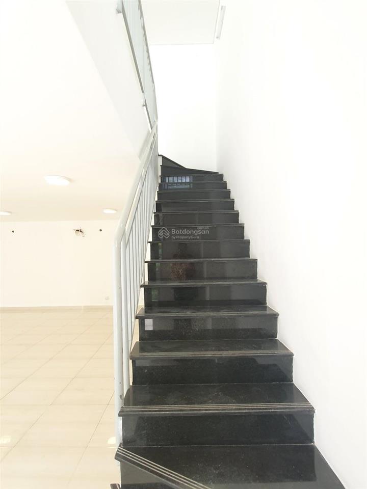 Cho thuê shophouse luxgarden quận 7, 120m 1 trệt, 1 lầu, 2wc