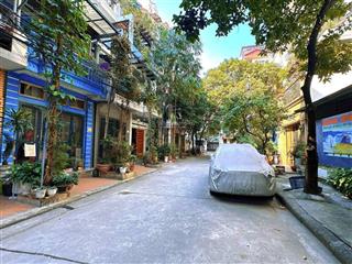 Chính chủ bán nhà lô góc 3 tầng ô tô tránh ở tô ngọc vân diện tích 200m2,mt 9.5m2, 120 tỷ có bớt.