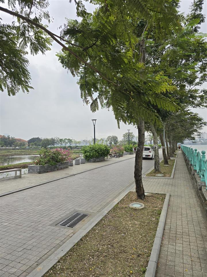 Chính chủ bán nhà lô góc 3 tầng ô tô tránh ở tô ngọc vân diện tích 200m2,mt 9.5m2, 120 tỷ có bớt.