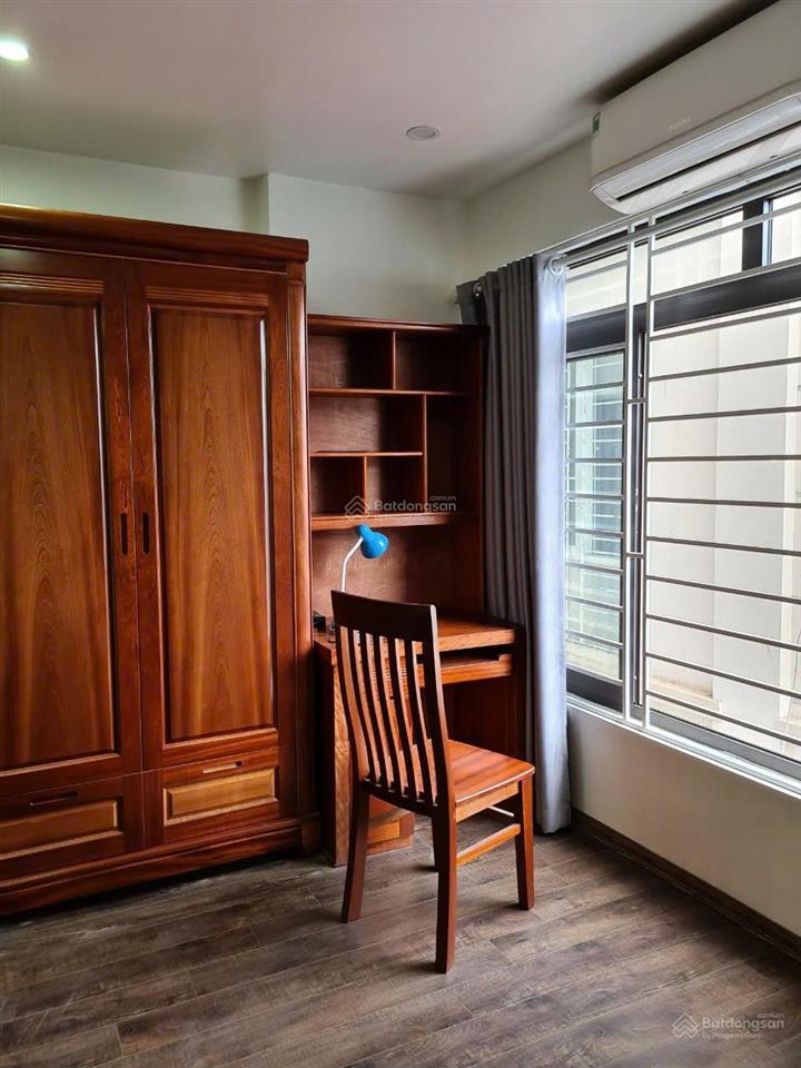 Bán nhà 6 tầng view hồ tây, cách 1 nhà ra ô tô,2 nhà ra hồ, 30m2, mt5m2,giá 10.5 tỷ có thương lượng