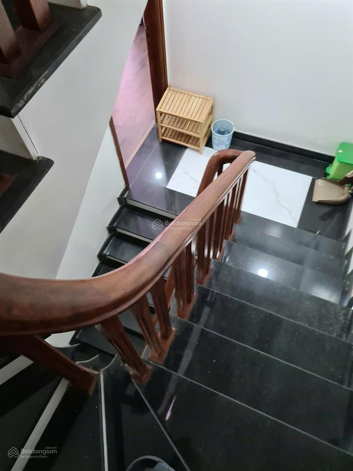 Bán nhà 6 tầng view hồ tây, cách 1 nhà ra ô tô,2 nhà ra hồ, 30m2, mt5m2,giá 10.5 tỷ có thương lượng