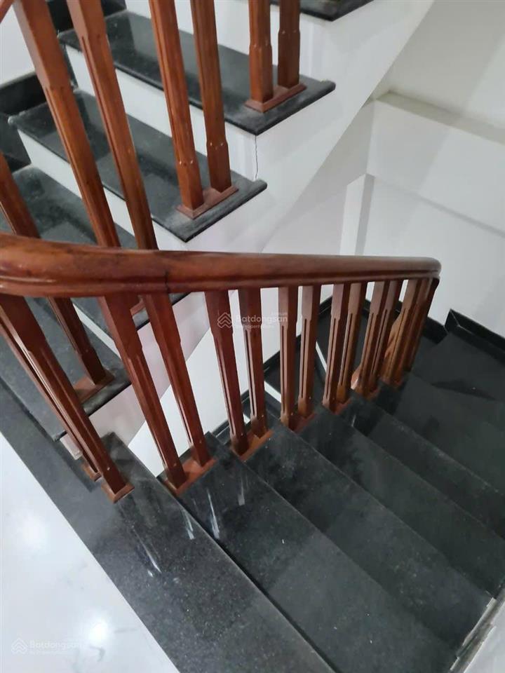 Bán nhà 6 tầng view hồ tây, cách 1 nhà ra ô tô,2 nhà ra hồ, 30m2, mt5m2,giá 10.5 tỷ có thương lượng