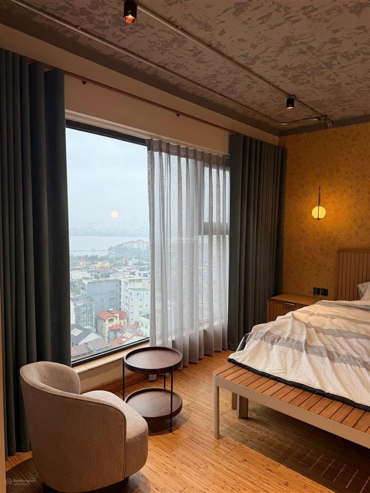 Chính chủ bán căn hộ ở 59 xuân diệu dle roi soleil  view sông hồng,tầng caodt111m2,16.8 tỷ có bớt