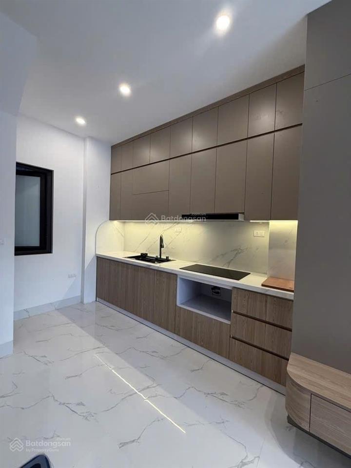 Chỉnh chủ cần tiền bán gấp nhà 5 tầng mới đẹp ngõnông rộng ở việt hưng long biên,dt 31m2,giá6.75 tỷ