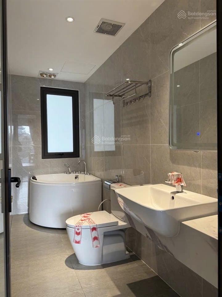 Chỉnh chủ cần tiền bán gấp nhà 5 tầng mới đẹp ngõnông rộng ở việt hưng long biên,dt 31m2,giá6.75 tỷ