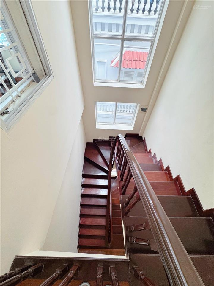 Cho thuê nhà 3 tầng lô góc ô tô tránh ở tô ngọc vân diện tích 75m2, mt 4.5m2, giá 28 triệu/ tháng