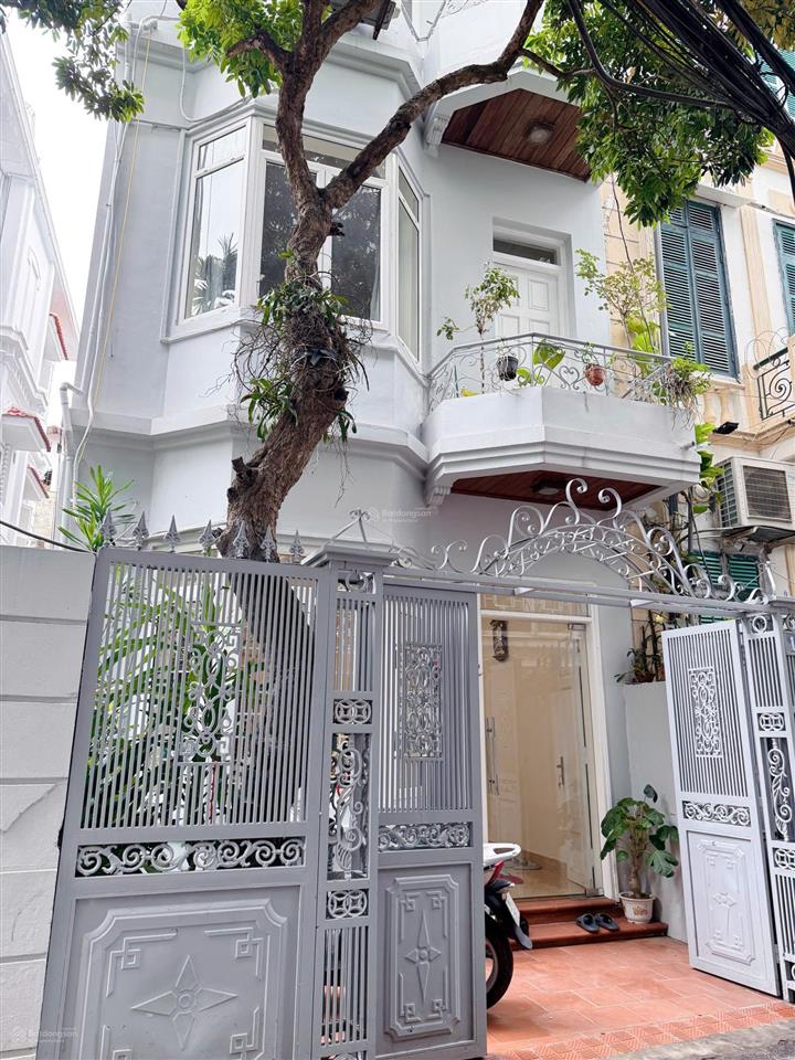 Cho thuê nhà 3 tầng lô góc ô tô tránh ở tô ngọc vân diện tích 75m2, mt 4.5m2, giá 28 triệu/ tháng