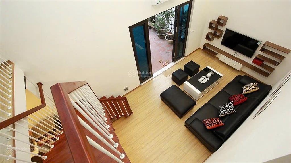 Chính chủ cho thuê nhà mới đẹp 2 mặt thoáng oto để trong sân nhà ở âu cơ, 100m2, mt 7m, 25 triệu/th