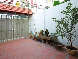 Chính chủ cho thuê nhà mới đẹp 2 mặt thoáng oto để trong sân nhàở âu cơ,dt100m2,mt7m2,25 triệu/1 th