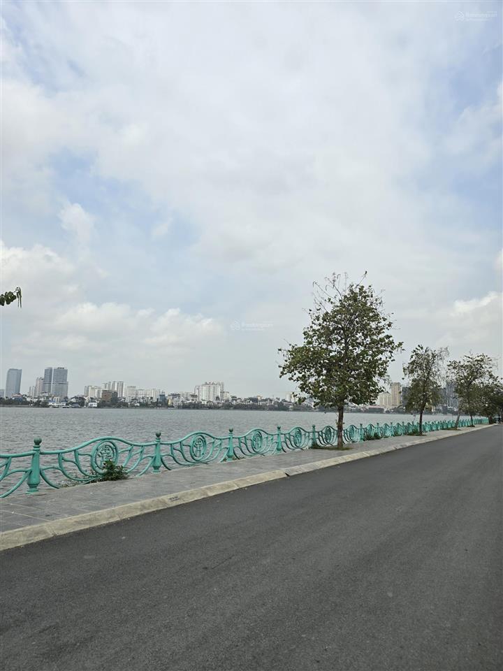 Chính chủ bán mảnh đất view hồ tây diện tích 57m2,mt7m2,16.5 tỷ, cách 1 nhà ra hồ, ra ô tô tránh.