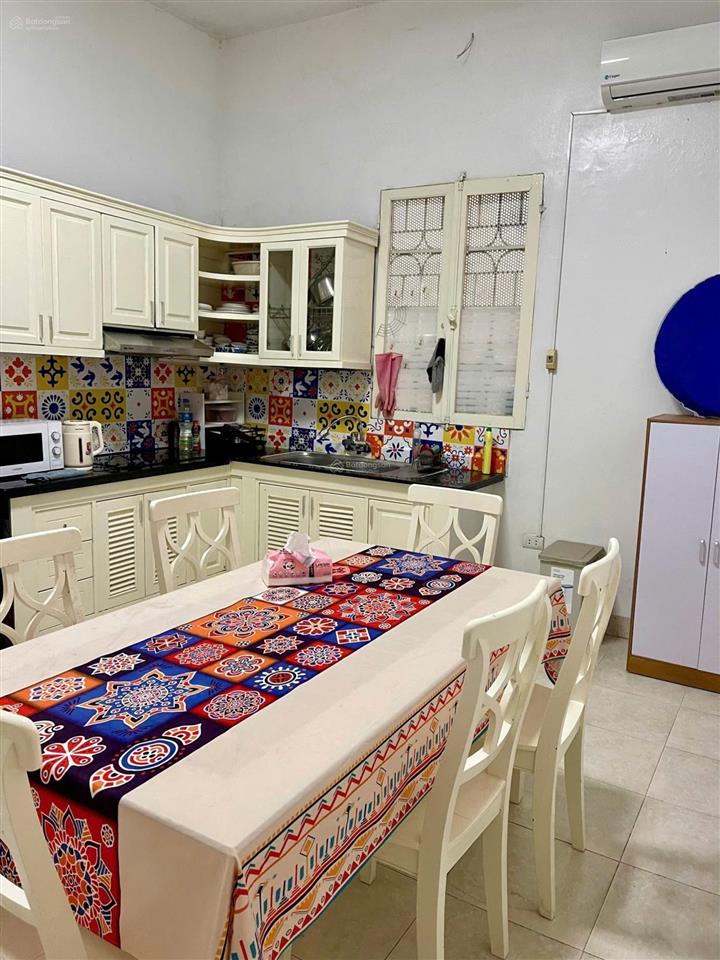 Cho thuê nhà sân vườn lô góc ở âu cơ tứ liên tây hồ, dt 80m², mt 7m², 3 ngủ, giá 16 triệu/1 tháng