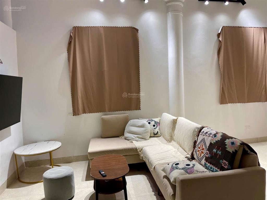 Cho thuê nhà sân vườn lô góc ở âu cơ tứ liên tây hồ, dt 80m², mt 7m², 3 ngủ, giá 16 triệu/1 tháng