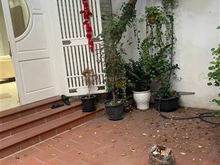 Cho thuê nhà sân vườn lô góc ở âu cơ tứ liên tây hồ, dt 80m2,mt7m2, 3 ngủ, giá 16 triệu/1 tháng