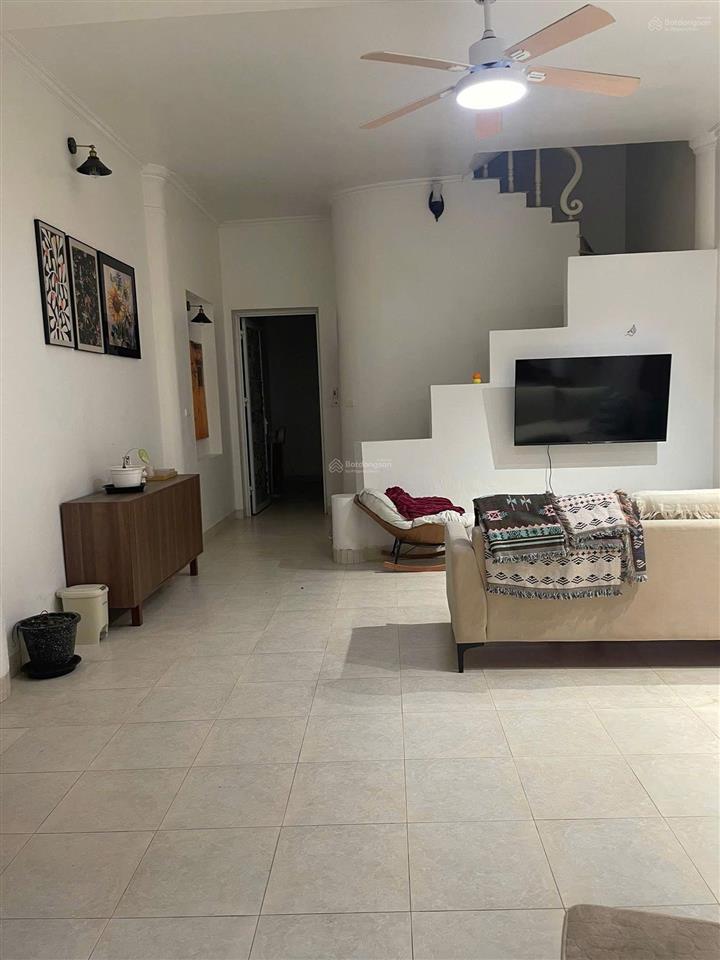 Cho thuê nhà sân vườn lô góc ở âu cơ tứ liên tây hồ, dt 80m², mt 7m², 3 ngủ, giá 16 triệu/1 tháng