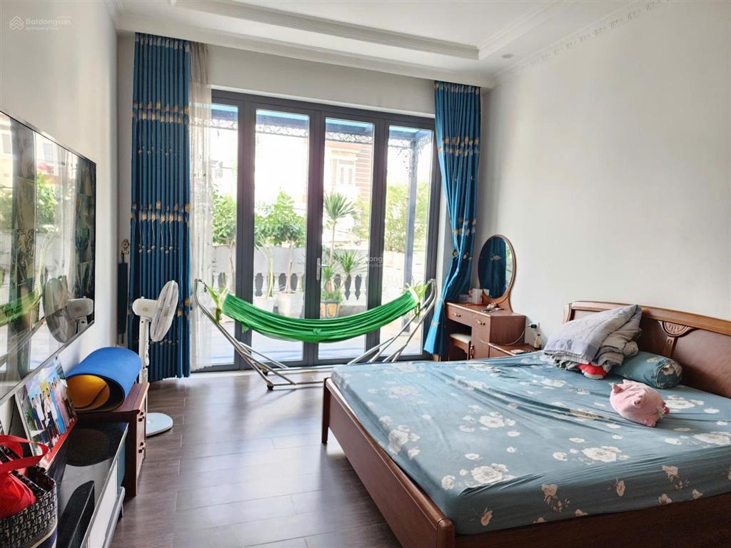 Tôi chính chủ cần bán căn nhà lô góc ôtô tránh có vỉa hè đường trương thị hoa,quận 12tp hồ chí minh