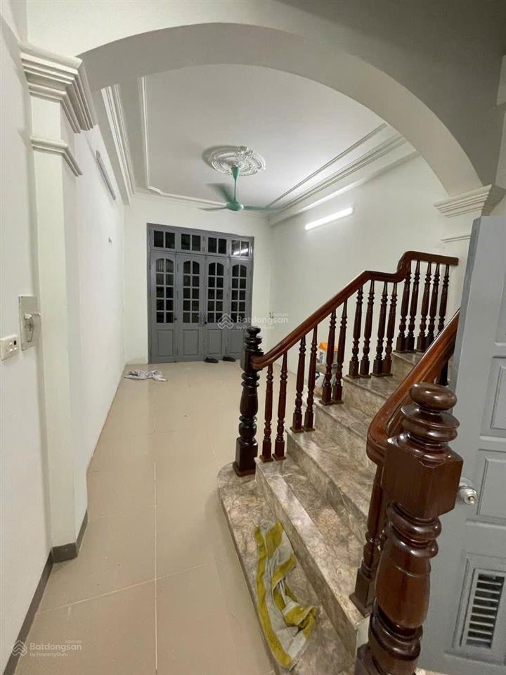 Chính chủ cho thuê nhà ô tô đỗ cửa ở nghi tàm tây hồ, dt 30m², mt 3.8m², x5t, giá 10 triệu/1 tháng