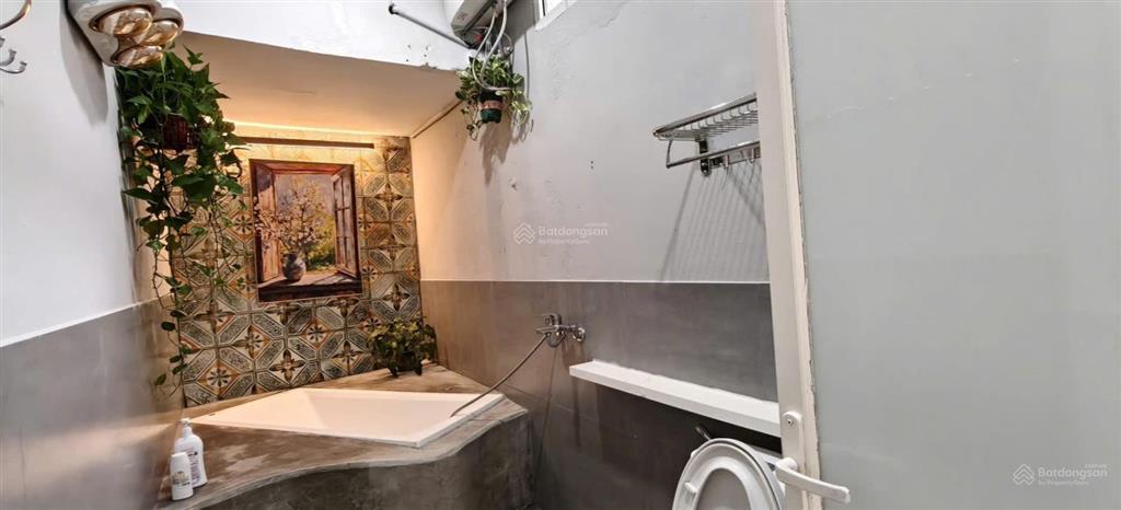 Cho thuê nhà sân vườn ở lạc long quân vị trí đẹp gần phố, 100m², mt 6m², giá 12 triệu/1 tháng
