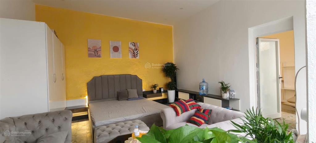 Cho thuê nhà sân vườn ở lạc long quân vị trí đẹp gần phố, 100m², mt 6m², giá 12 triệu/1 tháng