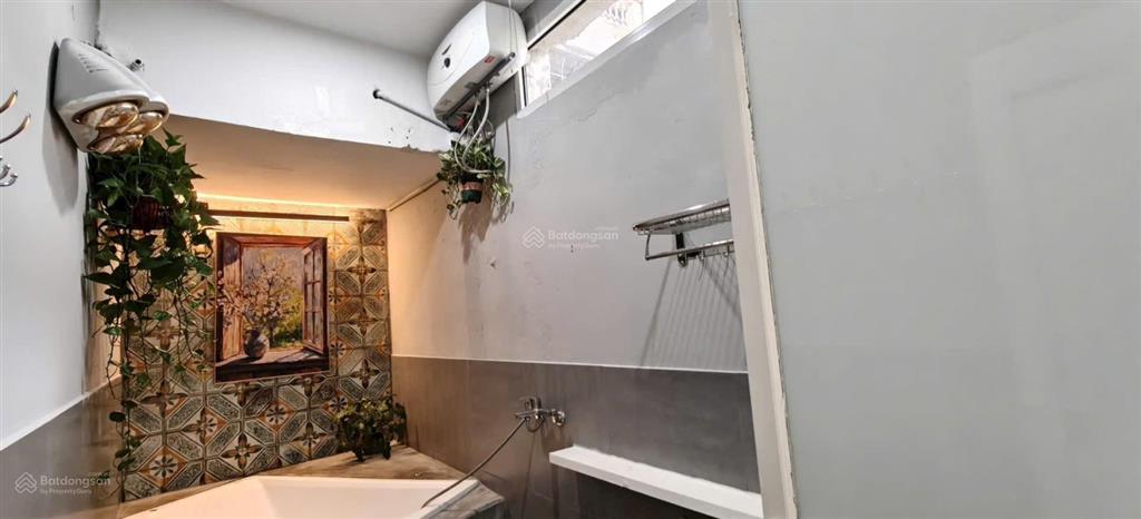 Cho thuê nhà sân vườn ở lạc long quân vị trí đẹp gần phố, 100m², mt 6m², giá 12 triệu/1 tháng