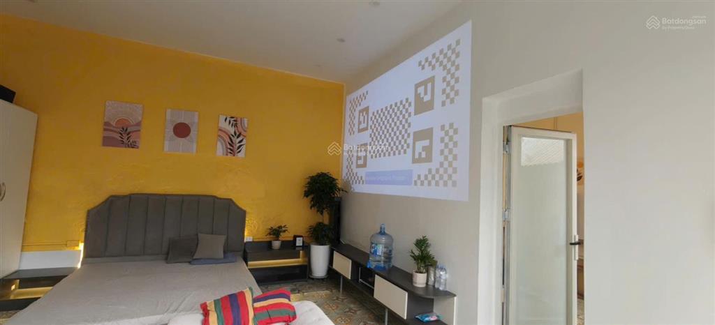 Cho thuê nhà sân vườn ở lạc long quân vị trí đẹp gần phố, 100m², mt 6m², giá 12 triệu/1 tháng