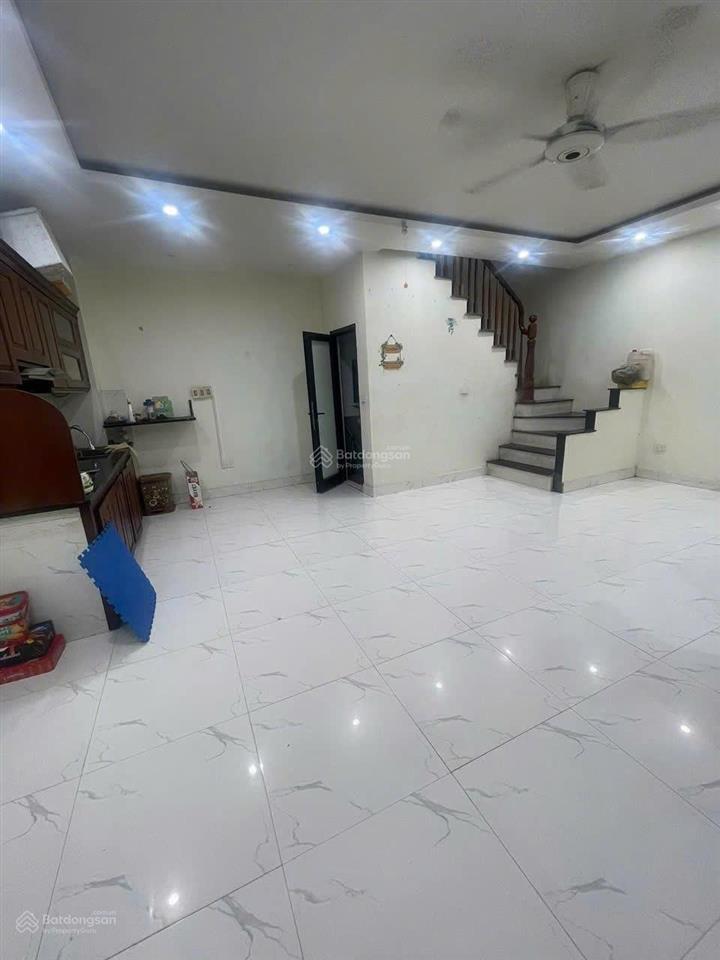 Cho thuê nhà 2 tầng, 2 p ngủ, giá 7 triệu/ tháng ở âu cơ quảng an, tây hồ, vị trí đẹp gần hồ tây