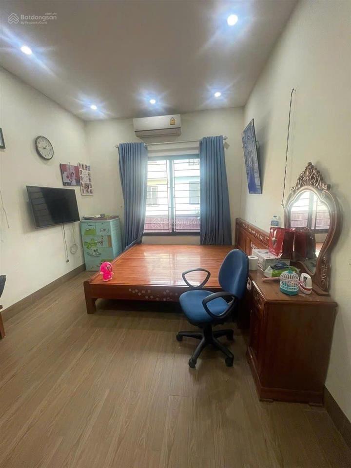 Cho thuê nhà 2 tầng, 2 p ngủ, giá 7 triệu/ tháng ở âu cơ quảng an, tây hồ, vị trí đẹp gần hồ tây