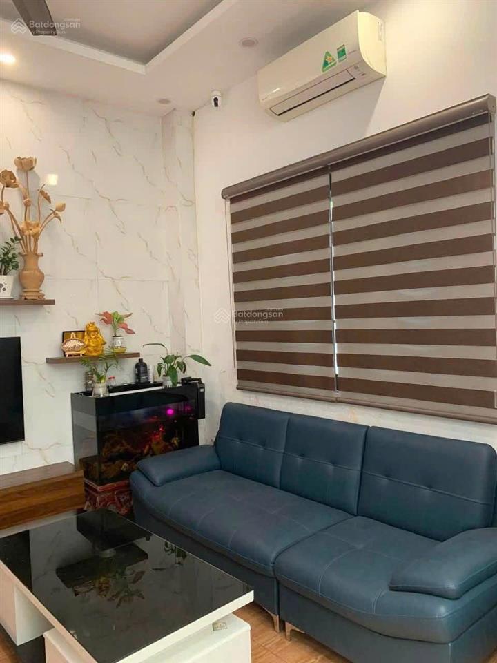 Cho thuê nhà ở âu cơ, quảng an, 75m2, mt 5m x c4, 2pn giá 8 triệu/ tháng, cách 2 nhà ra ô tô tránh