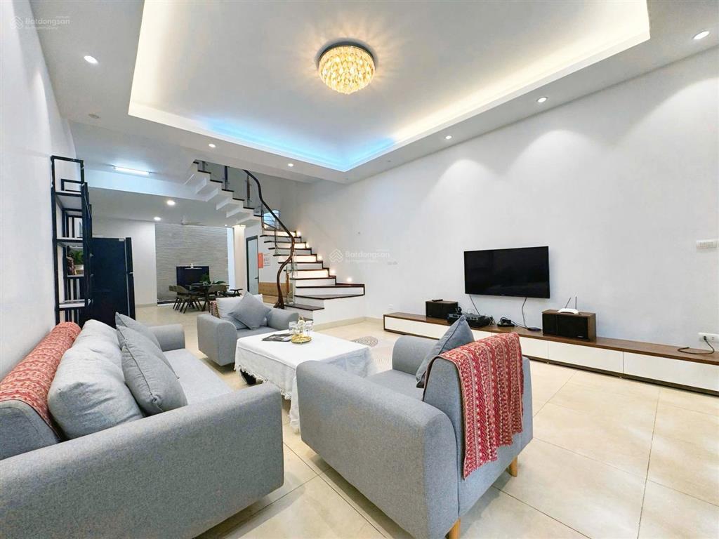 Cho thuê nhà ở âu cơ 2 mặt thoáng phù hợp vừa ở và làm văn phòng,dt 78m2,mt5m2, giá 26 triệu/1tháng