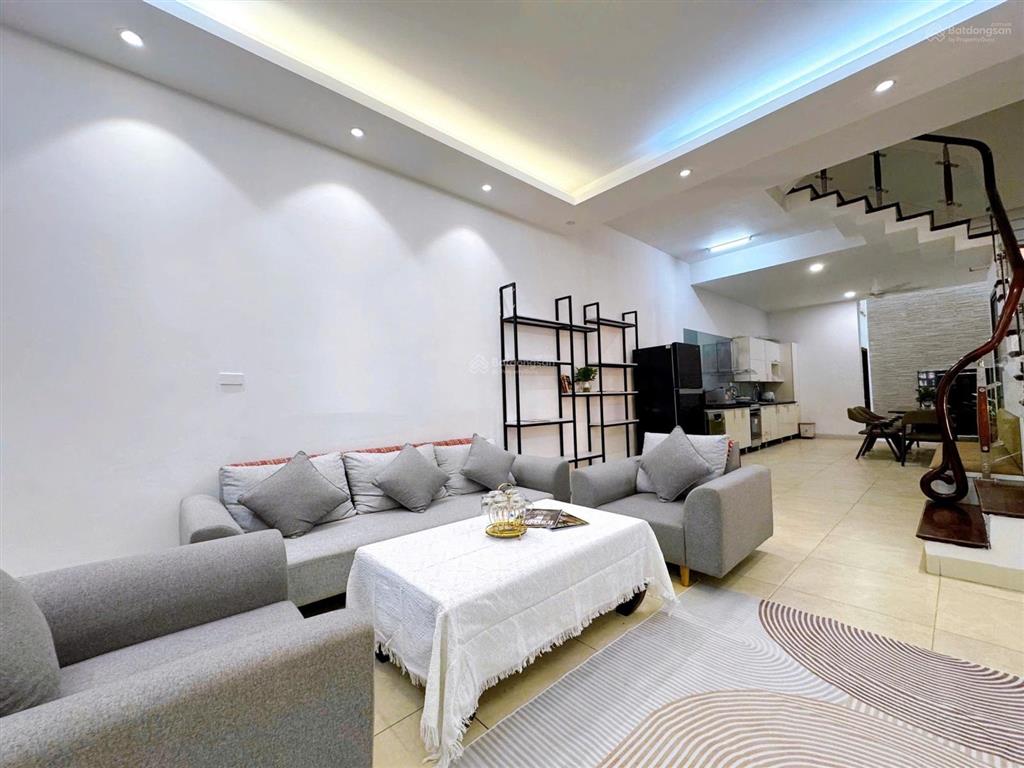 Cho thuê nhà ở âu cơ 2 mặt thoáng phù hợp vừa ở và làm văn phòng,dt 78m2,mt5m2, giá 26 triệu/1tháng