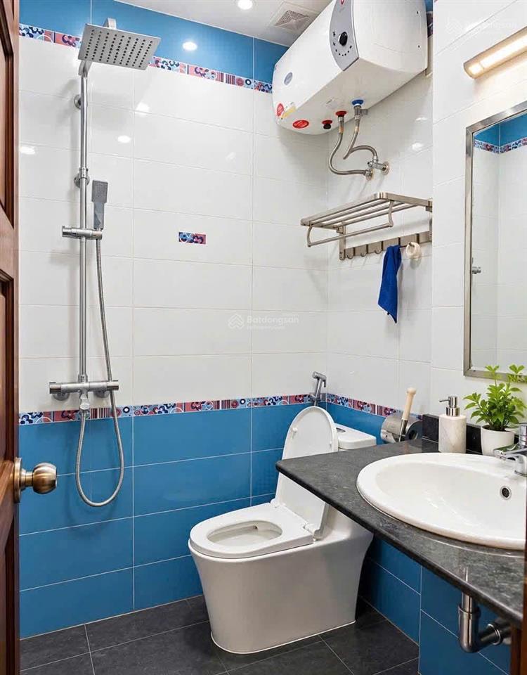 Cho thuê nhà 5 tầng fullđồ ngay sát hồ tây phù hợp làmcăn hộ cho tâythuê,dt75m2,mt6m2,26triệu/1 tha