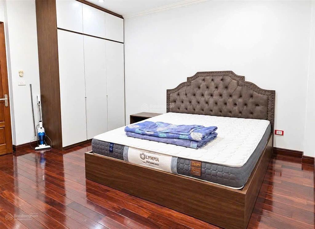 Cho thuê nhà 5 tầng fullđồ ngay sát hồ tây phù hợp làmcăn hộ cho tâythuê,dt75m2,mt6m2,26triệu/1 tha