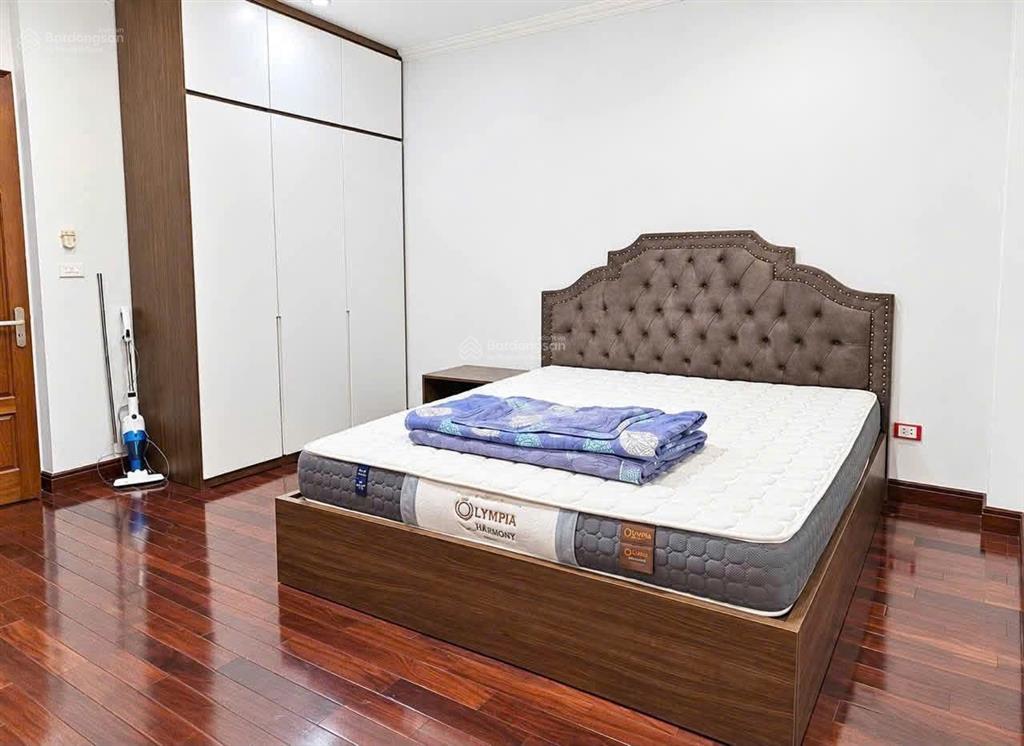 Cho thuê nhà 5 tầng fullđồ ngay sát hồ tây phù hợp làmcăn hộ cho tâythuê,dt75m2,mt6m2,26triệu/1 tha