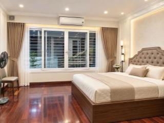 Cho thuê nhà 5 tầng fullđồ ngay sát hồ tây phù hợp làmcăn hộ cho tâythuê,dt75m2,mt6m2,26triệu/1 tha