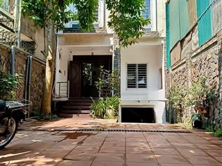 Chính chủ cho thuê nhà sân vườn ô tô tránh có vỉa hè cóhầm ở tứ liên âu cơ,90m2,x3t,18 triệu/1tháng