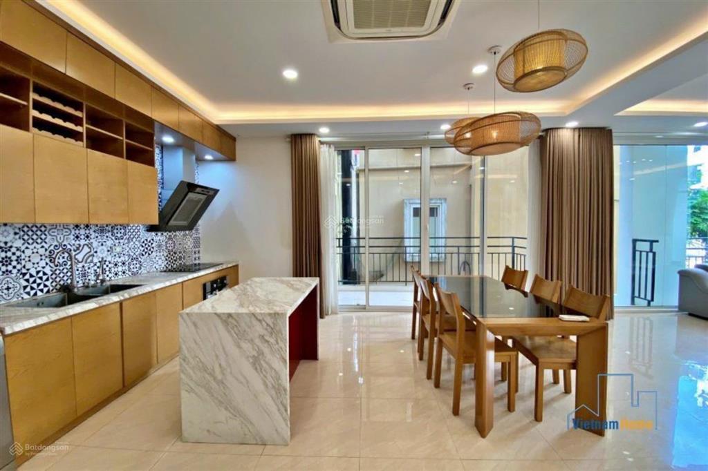 Bán nhà trong ngõ lô góc view hồ tây ô tô vào ở nhật chiêu, diện tích 100m2, 5 tầng, giá 36 tỷ.