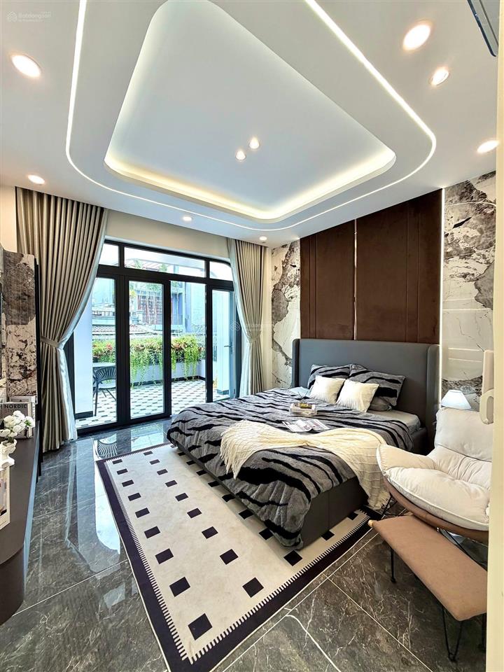 Chính chủ cần bán tòa nhà 9 tầng thang máy ở ngõ phố từ hoa,quảng an tây hồ,dt65m2,x9t, giá 30 tỷ.
