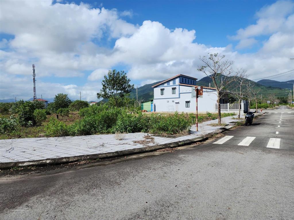 Lô góc 243m2 hướng chính đông. tdc lộc vĩnh chân mây, lăng cô huế