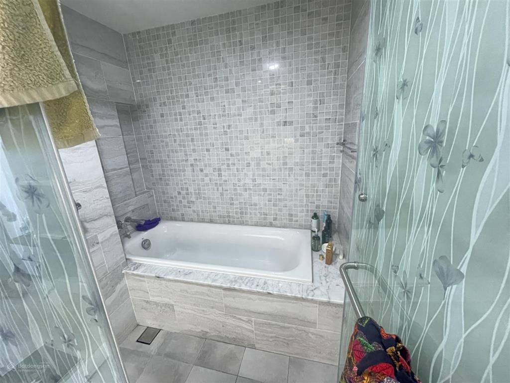 Cần bán căn 2pn80m2 nhà mới 99,99% cc kingdom 101 giá 8,8 tỷ