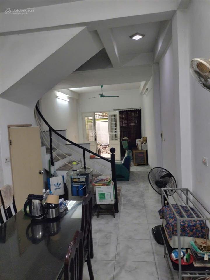 Bán gấp nhà riêng 3 tầng 1 tum, dt 52m2 gồm 4pn 3wc tại ngõ 2 nam dư  0974 640 ***