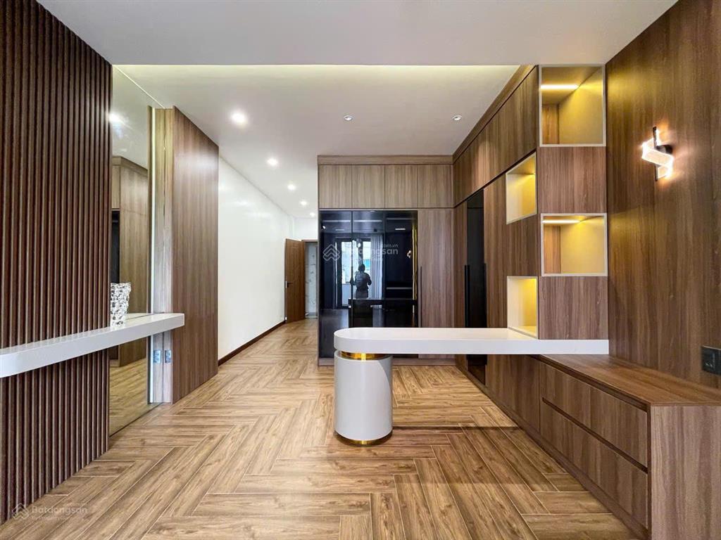  nhà 7 tầng thang máy tuyến 2 lê hồng phong