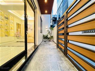 Siêu phẩm villa chỉ sau 1 nhà mặt đường full nội thất khách chỉ việc xách vali về ở
vị