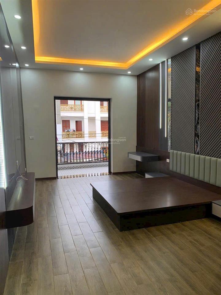 Bán nhà mặt đường tô vũ  văn cao