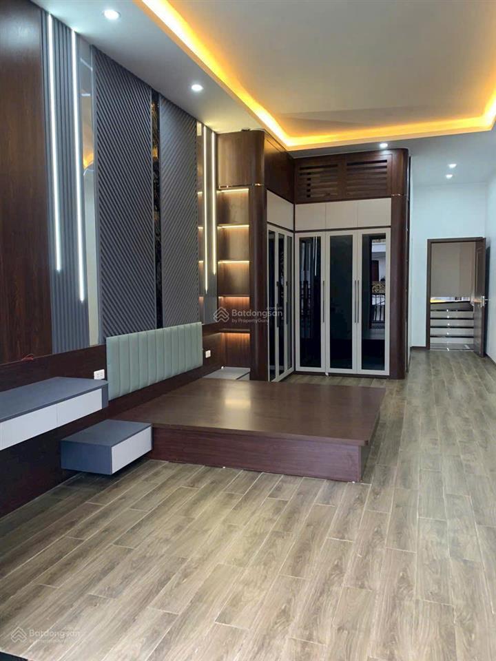 Bán nhà mặt đường tô vũ  văn cao